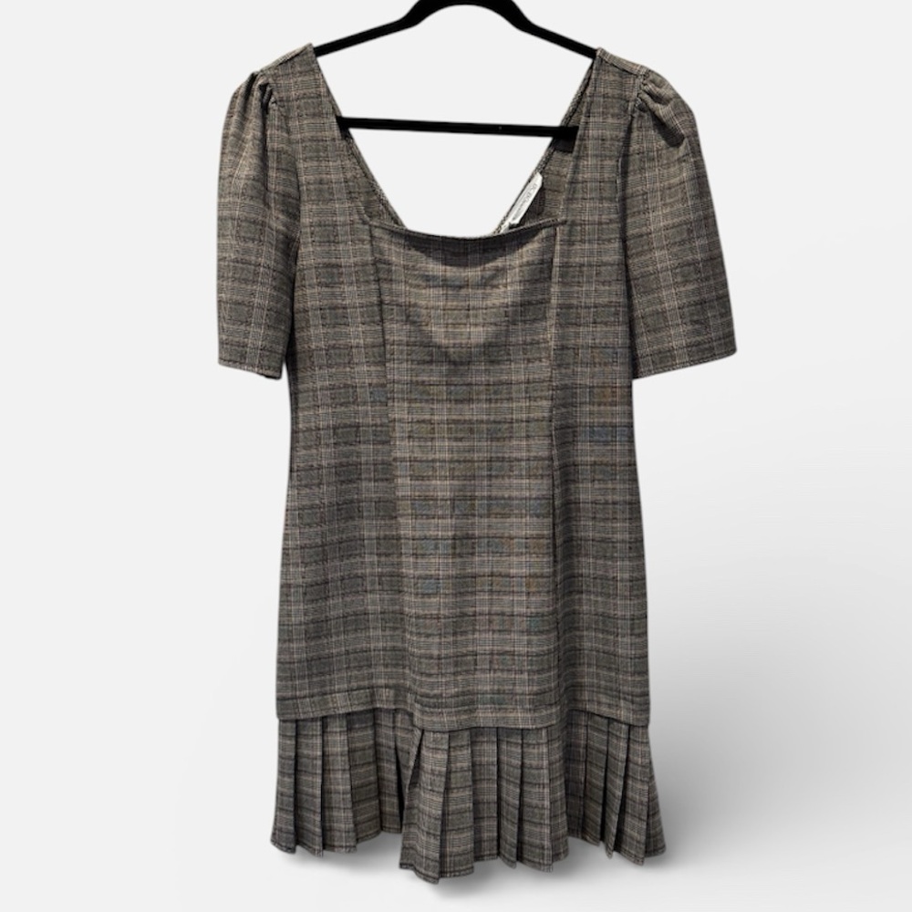 BCBGeneration Gray Plaid / Tweed  Drop Waist Pleated Short Sleeve Dress Size 12
